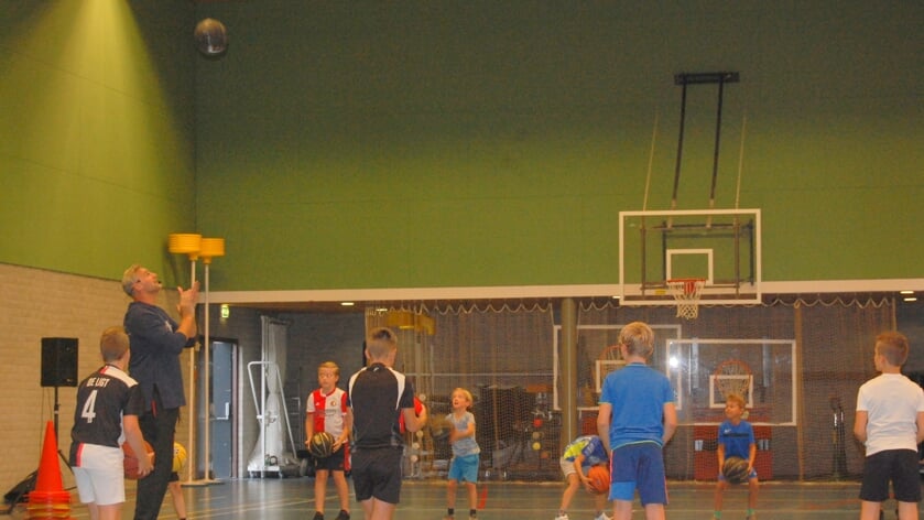 Basketbalclinic met kampioen Henk Pieterse in Kruiningen