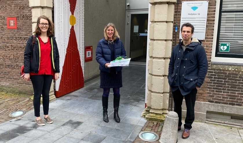 Zeeuws Archief neemt honderd coronabrieven van ouderen in ontvangst