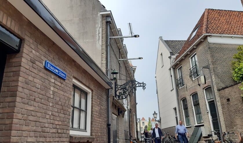 Replica Blaauwe Steen geplaatst bij stadshaven Goes