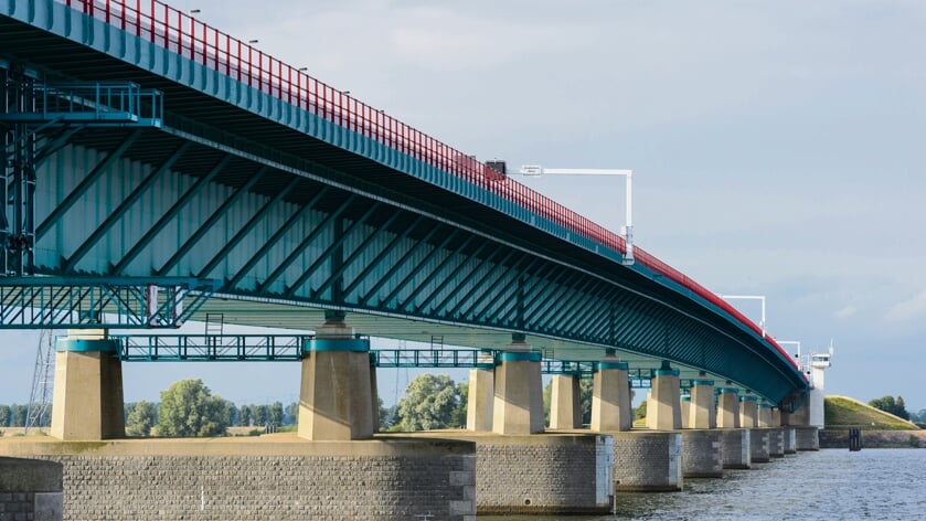Haringvlietbrug gaat komend weekend een nacht dicht: Half uur omrijden