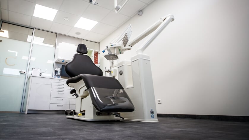 Tholenaren met een beperking reizen 1,5 uur voor een speciale tandarts