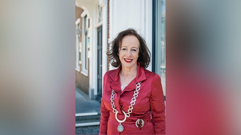 Burgemeester Meeuwisse viert jubileum Eurobus mee