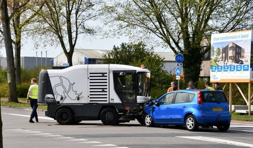 Gewonde bij botsing met veegauto in Middelburg