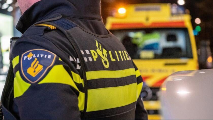 Fietser gewond naar ziekenhuis na aanrijding op de Oesterdam