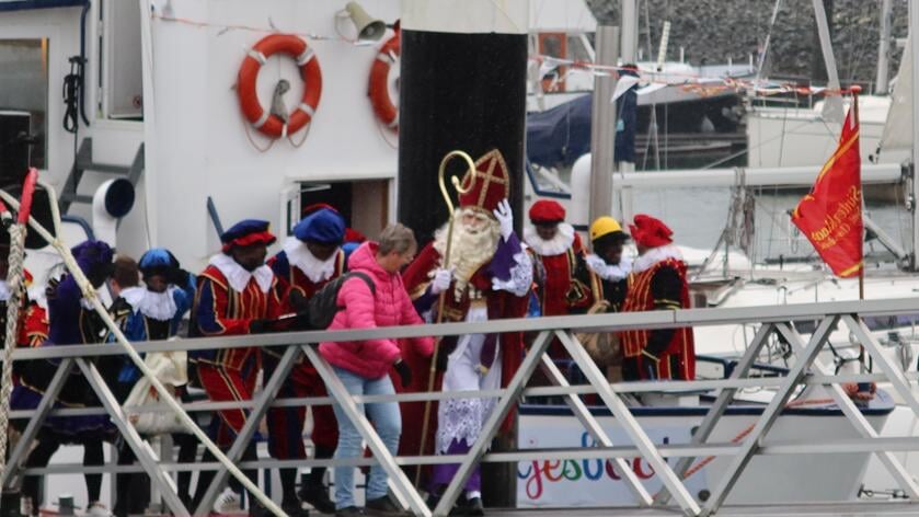 Sinterklaas zet voet aan wal in Sint-Annaland [FOTOALBUM]