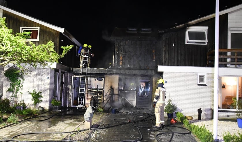 Forse schade na brand bij woningen aan het schuttershof, mogelijk sprake van brandstichting