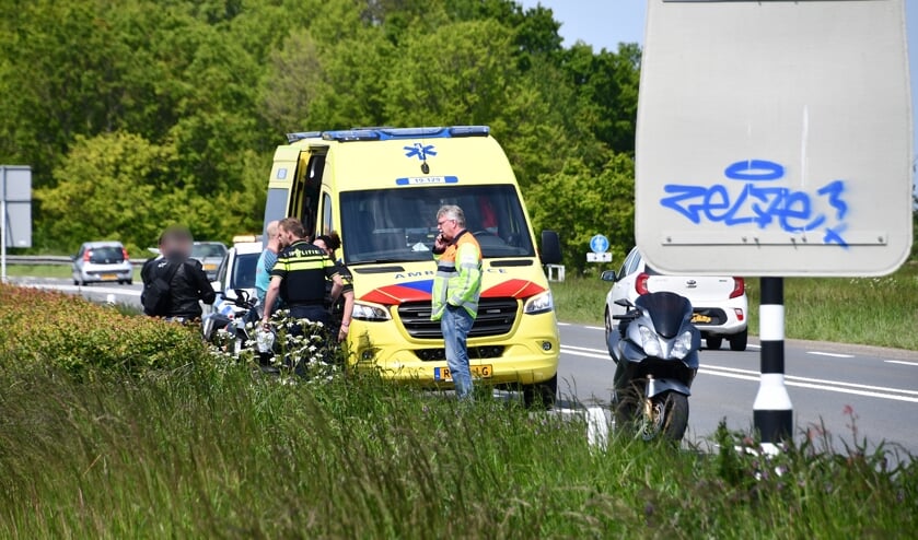 Belgische motorrijder gewond bij ongeluk op N256 bij Wilhelminadorp