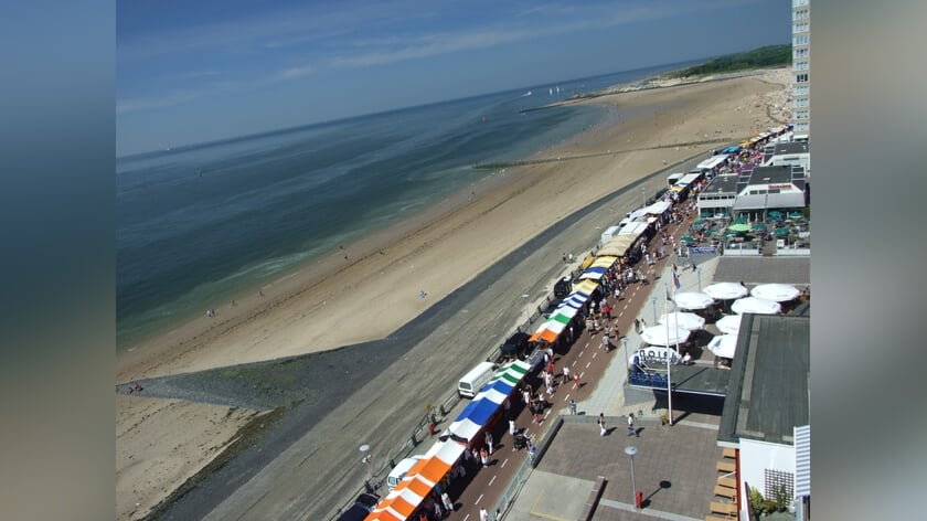 Zonnige zondagse Boulevard markt in Vlissingen
