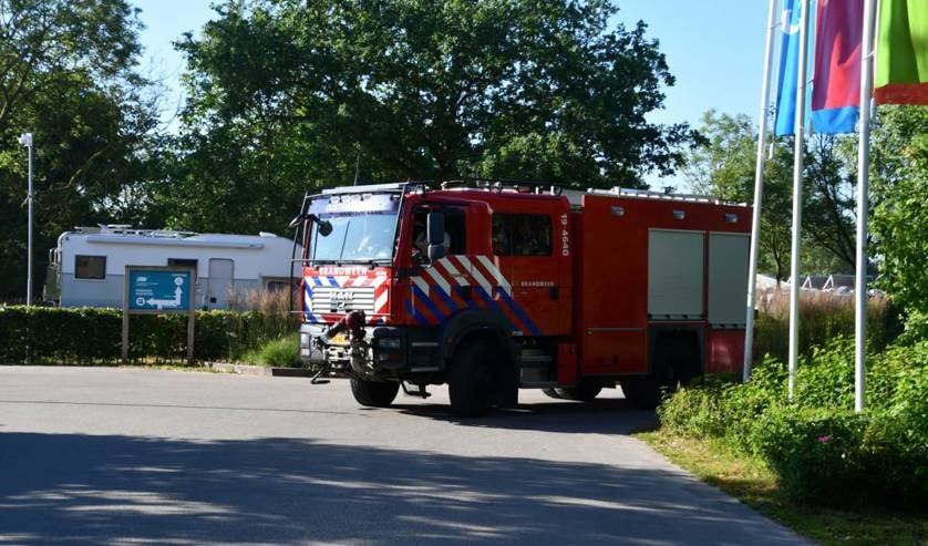 Brandweer bevrijdt kind uit een schommel op camping Oostkapelle