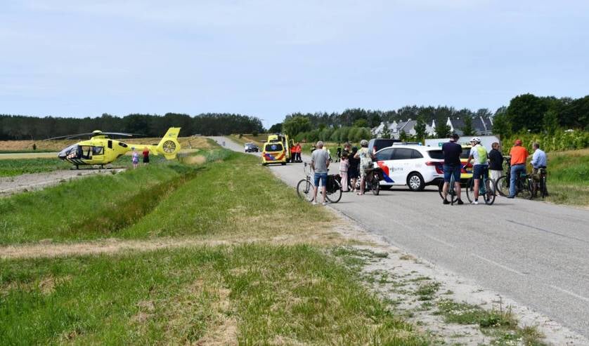 Traumahelikoper landt bij Wolphaartsdijk voor noodgeval camping