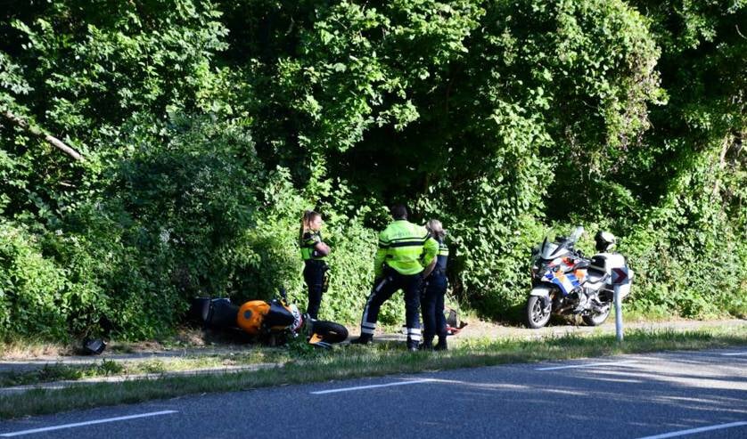 Motorrijder raakt gewond bij eenzijdig ongeluk in Koudekerke