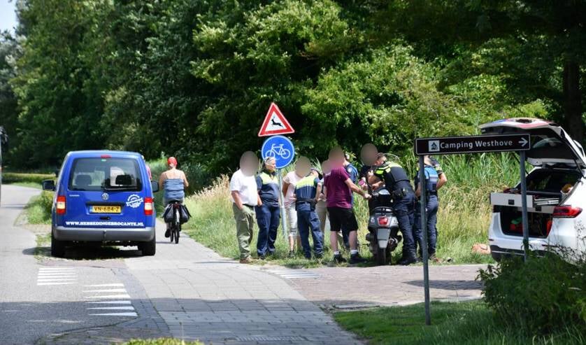 Lichte schade bij botsing tussen auto en bromfiets Domburg