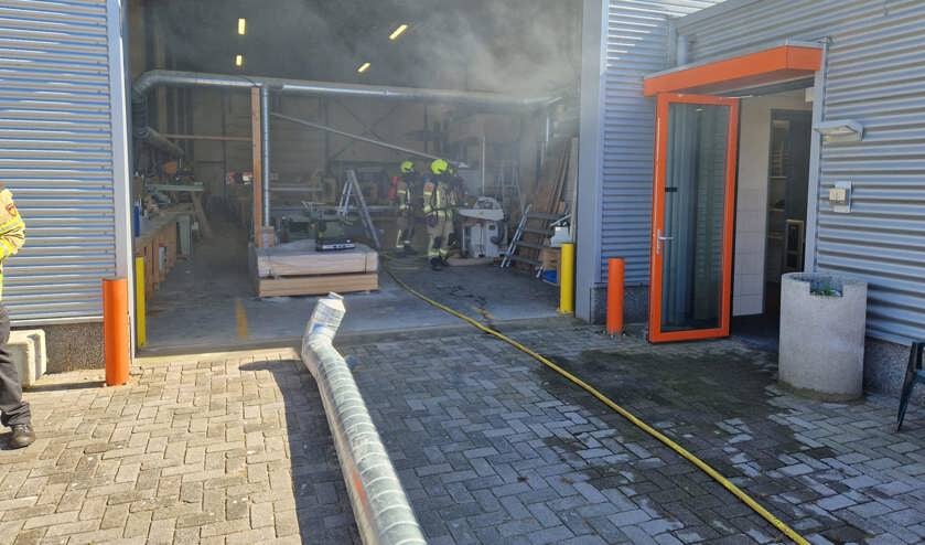 Afzuiginstallatie vliegt in brand bij logistiek bedrijf in Tholen