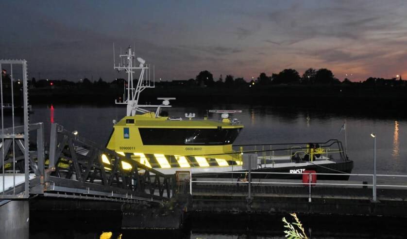 Vier personen geëvacueerd van vastgelopen schip Oosterschelde Wemeldinge