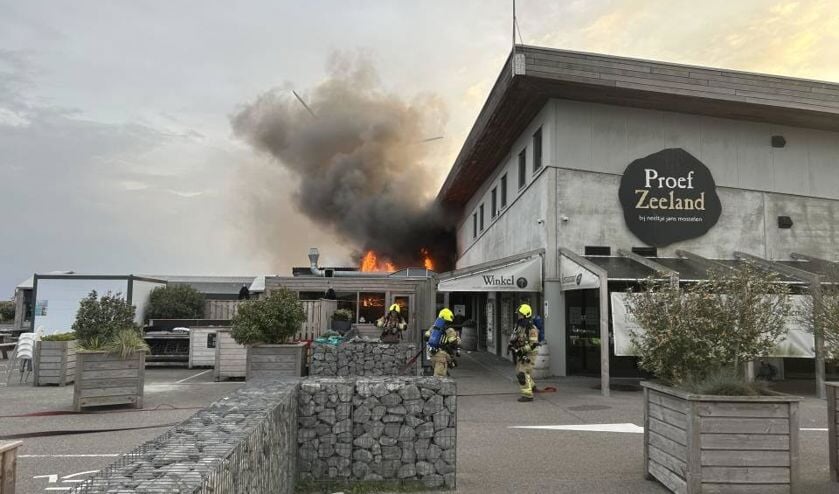 Grote brand in restaurant 'Proef Zeeland' aan de Faelweg in Vrouwenpolder