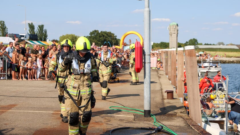 Stormbaan, kanoën en demonstraties: Watersportdag bij Fluplandse haven