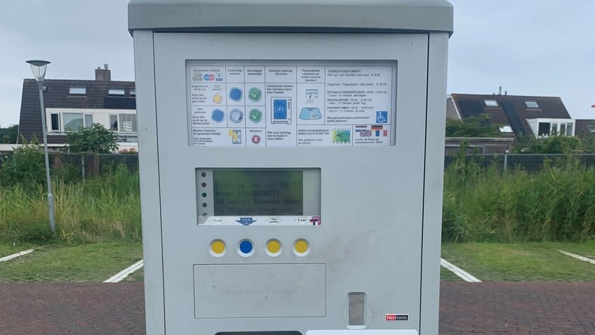 Weer parkeerautomaten opengebroken in Domburg; gemeente blokkeert mogelijkheid contant betalen