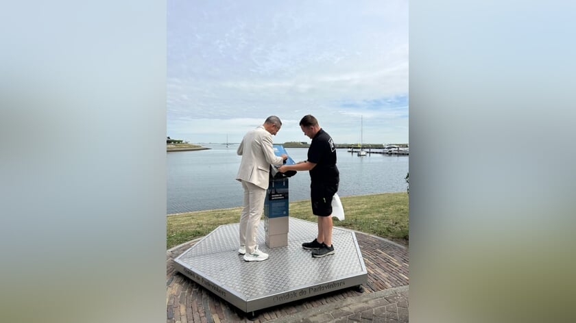 VR-kijker onthuld op Sluisplateau Wemeldinge