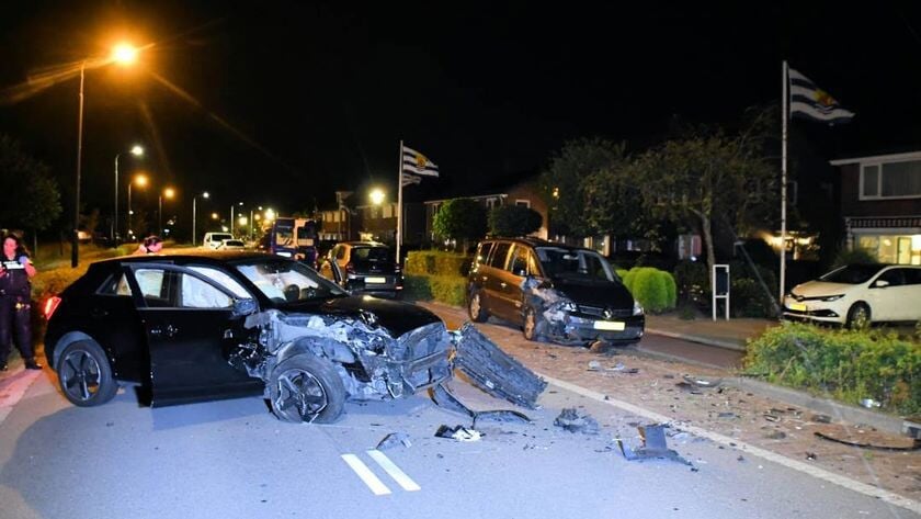 Bestuurster ontvangt mededeling rijvaardigheid na crash op Ten Ankerweg