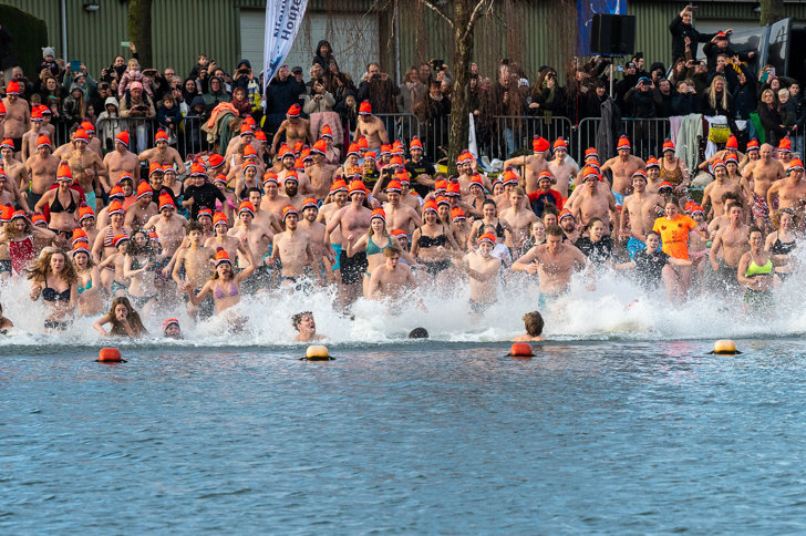 Nieuwe Jaar Begint Goed Met Frisse Duik In De Rietplas Houtens Nieuws