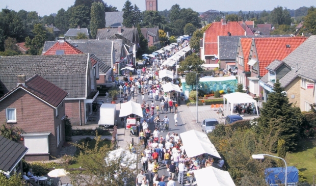 Tijdens de Halse Dag vormt de streekmarkt een slinger door de Dorpsstraat.