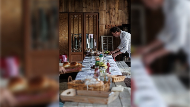 Een goed gedekte tafel klaar voor de paté workshop