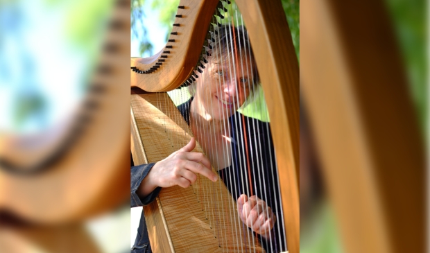 Anna Rutten met harp