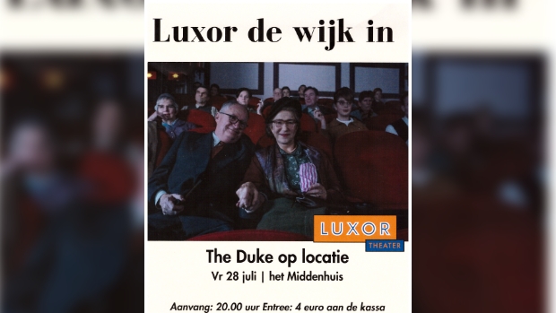 Blije mensen kijken naar The Duke
