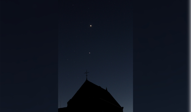 Venus en Jupiter boven Klooster Kranenburg.
