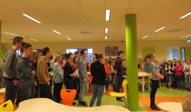 Leerlingen van Schaersvoorde staan te popelen om op basisschool de Bosmark de lessen over te nemen. Foto: Josée Gruwel