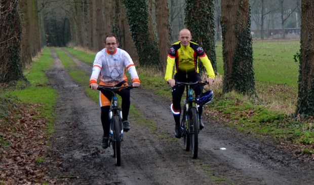 Organisatoren van de Benefietstocht voor Alpe d'HuZes zijn Arjan Gussinklo en Dirk van Eerden. Foto: Karin Stronks