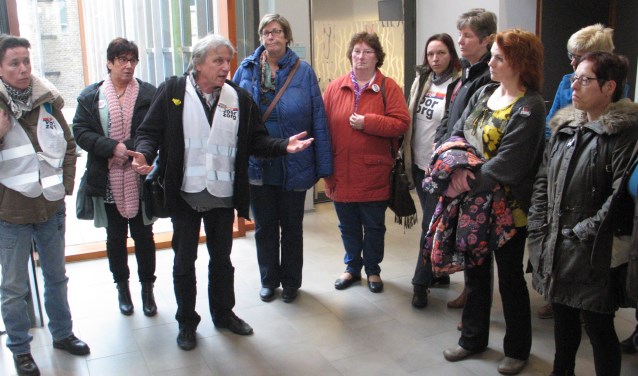 Wim van der Hoorn en en de TSN'ers, eerder tijdens hun protest in het gemeentekantoor. Foto: PR