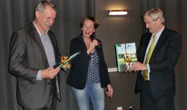 Peter van der Wardt, Els Bakker en Steven de Vreeze bij de presentatie van het stadsplan. Foto: Walter Hobelman