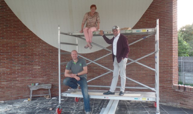 Pim van Zeeburg, Willemien Klein Geltink en Harry Jansen v.l.n.r.) die het kloppende hart van de Stichting Muziekkoepel Vorden vormen. Foto: Jan Hendriksen.
