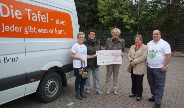 Ria Rensen, Renate Brand, Christa Janßen, Anne Spieß en André ter Beek. Foto: Frank Vinkenvleugel