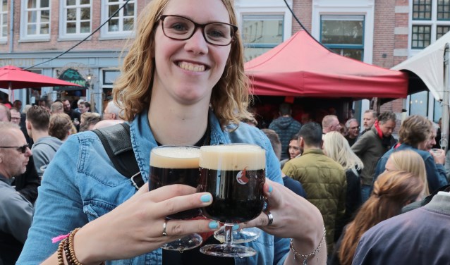Proosten op de Bokbierdag! Foto: Achterhoekfoto/Marja Sangers-Bijl