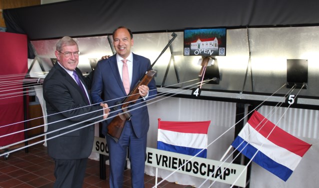 Baancommissaris Willy Gunsing en burgemeester Peter de Baat (r). Foto: Marlous Velthausz