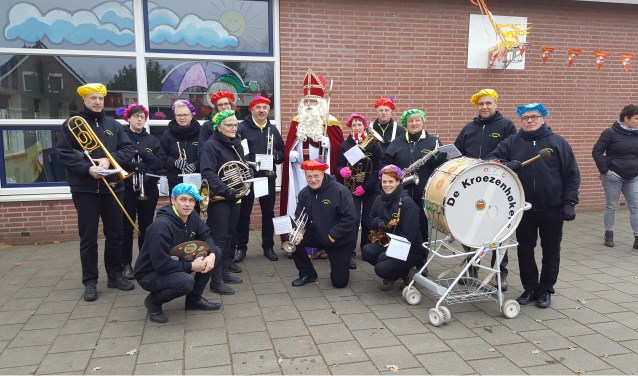 Sint Nicolaas wordt ook dit jaar ingehaald met hulp van de Kroezenhøkers. Foto: Andre Veldhuis