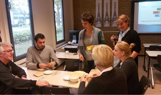 De docenten van Schaersvoorde kregen een workshop Onderzoekend leren van hun collega's van De Bosmark. Foto: PR
