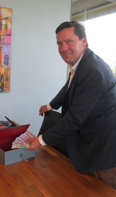 Wethouder Henk Bulten zag hoe de begroting unaniem werd goedgekeurd. Foto: Bert Vinkenborg
