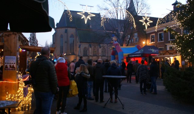 Aalten is in de kerstperiode sfeervol verlicht. Foto: PR