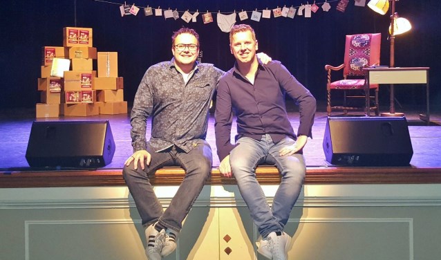 Joost en Martijn vlak voor hun optreden in 'De Kleine Willem' in Enschede.