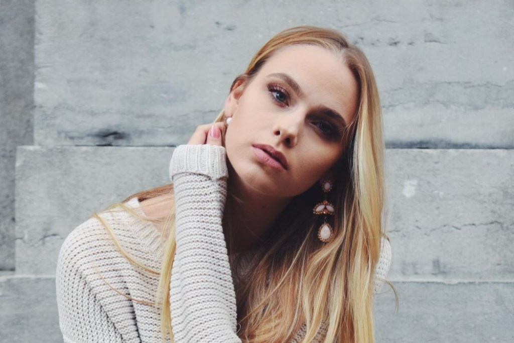 Joyce Verwaaijen op de cover van haar eerste single Rememberin'. Foto: Myrthe van Bruggen