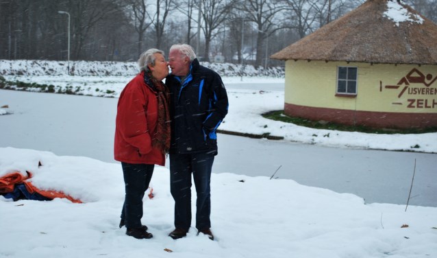 Greta en Jan Eelderink op de plek waar het allemaal begon. Foto: Margreet Nusselder