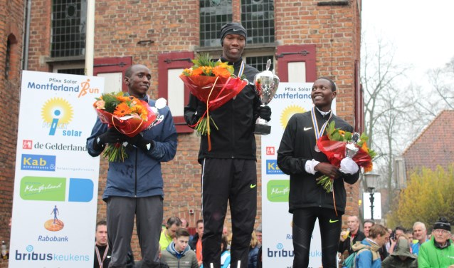 Alfred Barkach, Victor Chumo en Noah Kipkemboi. Foto: Marlous Velthausz
