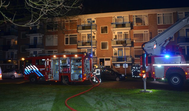 De brandweer had het vuur snel onder controle. Foto: GinoPress B.V.