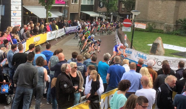 De wielerronde voert door het centrum. Foto: PR