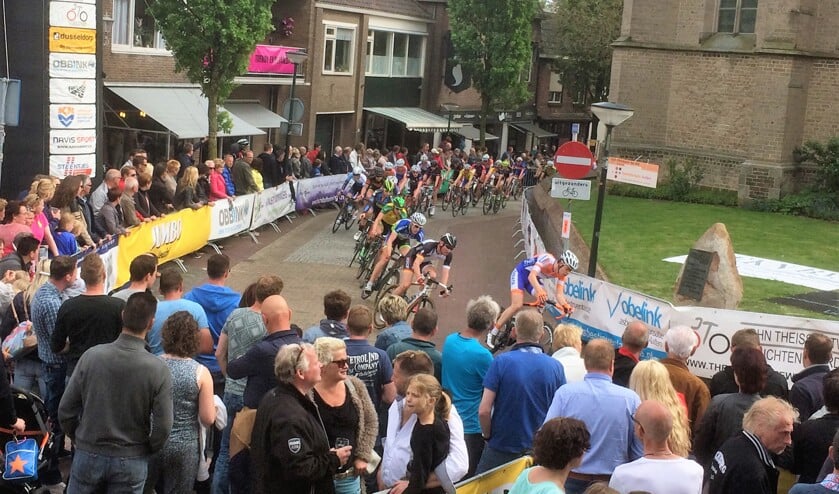 De wielerronde voert door het centrum. Foto: PR