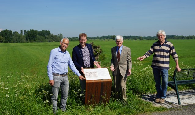 Vijf informatiepanelen geplaatst op de dijk Bronkhorst - Olburgen - Contact Bronckhorst Noord
