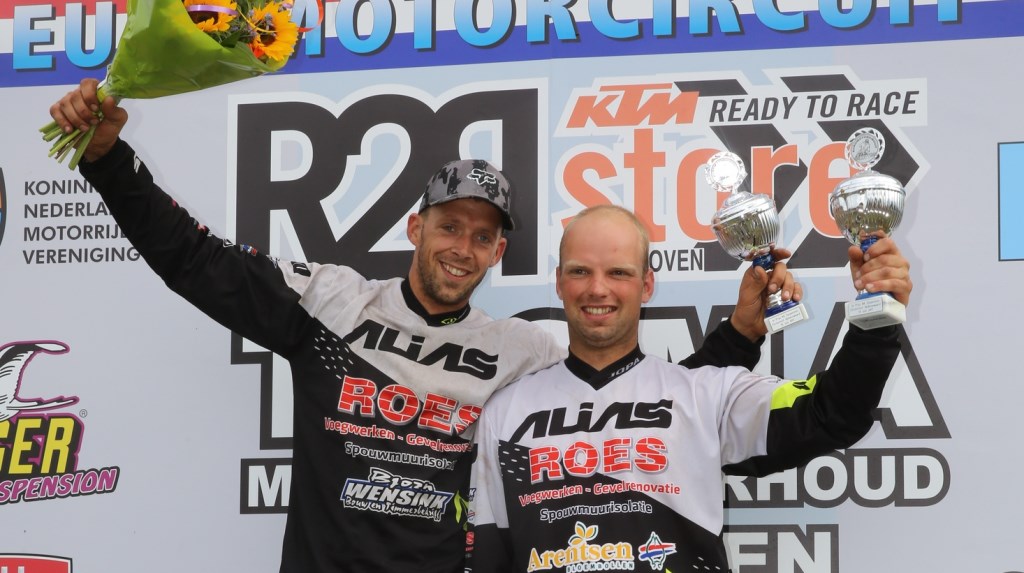 Peter Beunk (links) en Bjorn Roes zijn blij met hun Nederlandse titel. Foto: Albert Schreuder